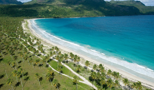 Playa Morón, Samaná,  Costa norte, Océano Atlántico, Rep. Dominicana