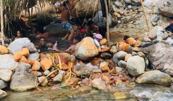Guayabal: aguas termales y paseo agrícola a sus turistas