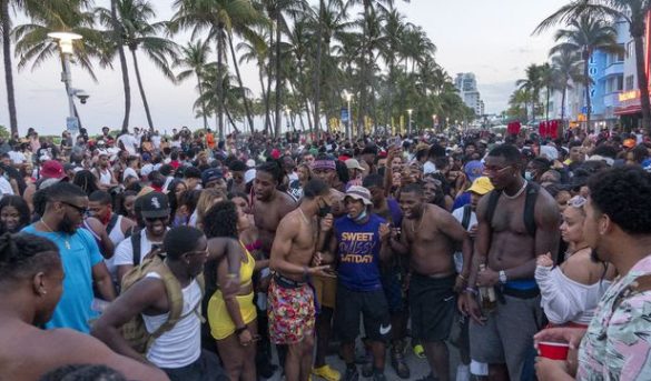 Miami Beach decreta el toque de queda y el estado de emergencia ante la multitud incontrolable de turistas