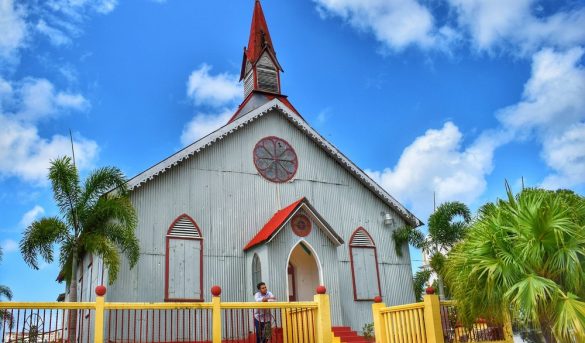 Icono cultural y religioso de la ciudad de Samaná R.D. La Churcha, preciosa iglesia que adorna el entorno urbano de Santa Barbara de Samaná