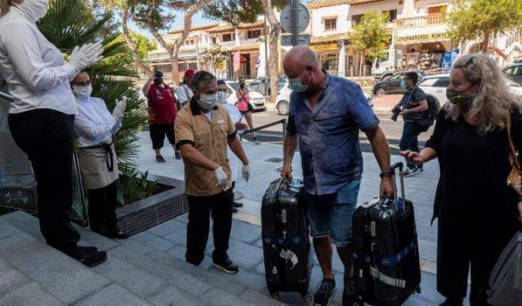 La Región tienta al turista alemán: le ofrece sol, playa, golf, gastronomía... y un seguro-covid