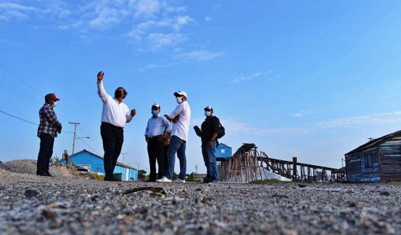 Alcalde de Baní busca desarrollar playa de Salinas junto al clúster turístico