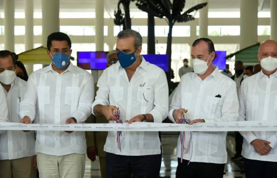 Presidente Abinader reinaugura hotel Bahía Príncipe Grand El Portillo en Samaná