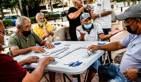 Jugando domino en tiempo de pandemia