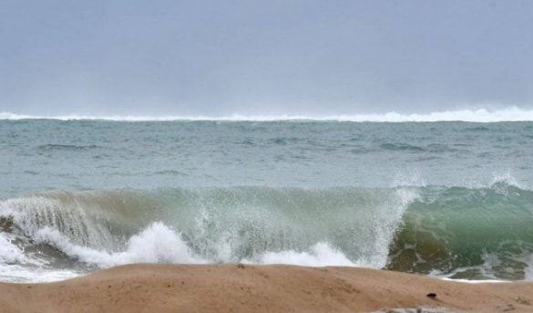 COE prohíbe uso de playas en Puerto Plata debido a los fuertes oleajes