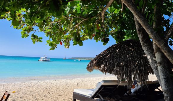 En la costa norte de RD, costa Atlántica, en La Isabela, Puerto Plata esta Punta Rucia, un paraíso sumido en un remanso de paz