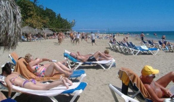 Ministro de Turismo anuncia revisión de los contratos de promoción turística