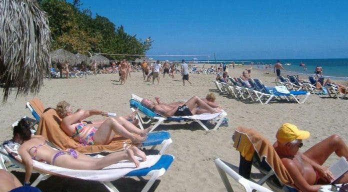 Ministro de Turismo anuncia revisión de los contratos de promoción turística