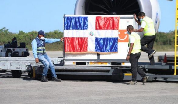 Avión con dos millones de vacunas salió de China hacia RD