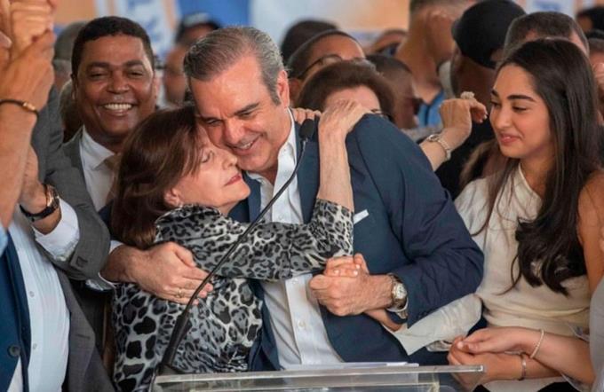 Así felicita el presidente Abinader a las madres dominicanas en su día