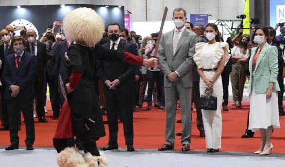 Díaz Ayuso participa en la inauguración de FITUR 2021 presidida por SSMM los Reyes