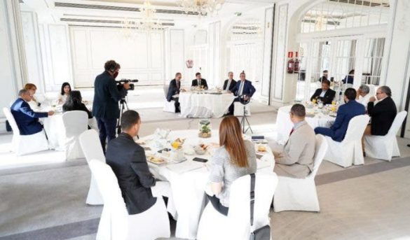 Turismo y banca, dos sectores que se adaptaron a retos que impuso covid-19