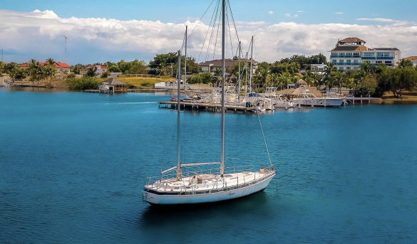 Hotel Salinas, playa Salinas-Bahia de las Calderas, Bani-Provincia Peravia. RD.