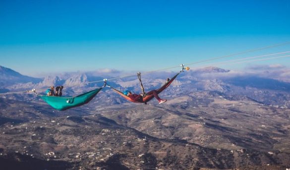 Dormir en una hamaca a 100 metros de altura, en la tirolina más larga de España