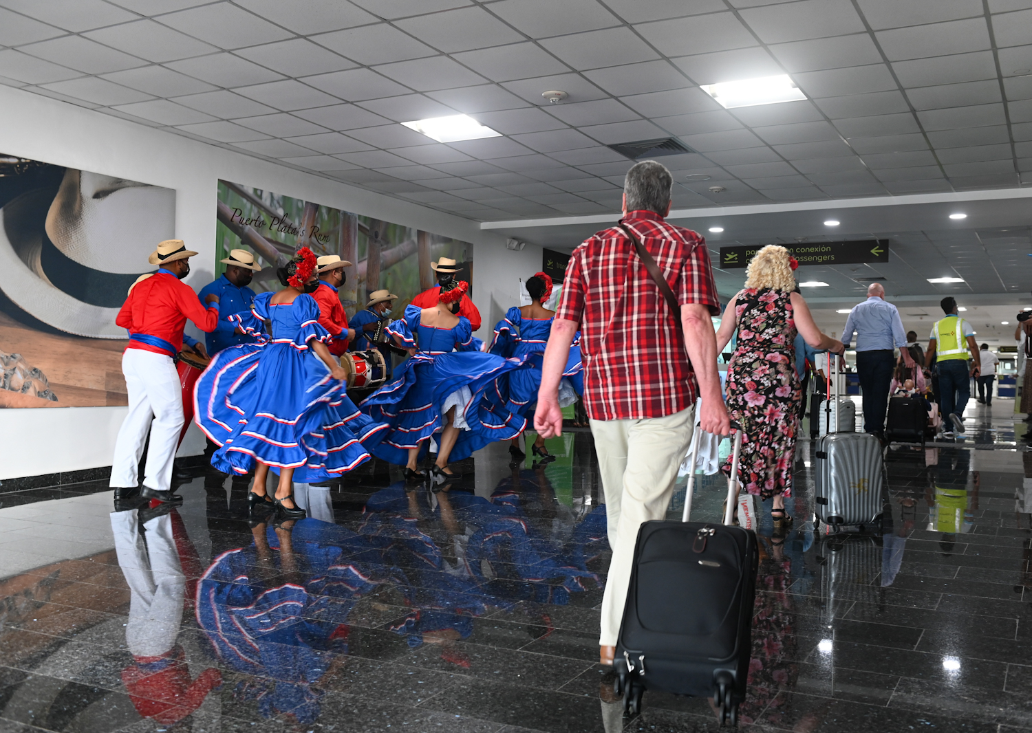 Vuelos de llegada por Punta Cana crecen a 335; el AILA espera 168