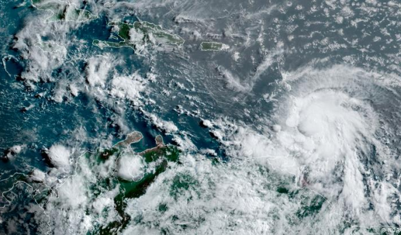 El huracán Elsa sigue amenazando al Caribe