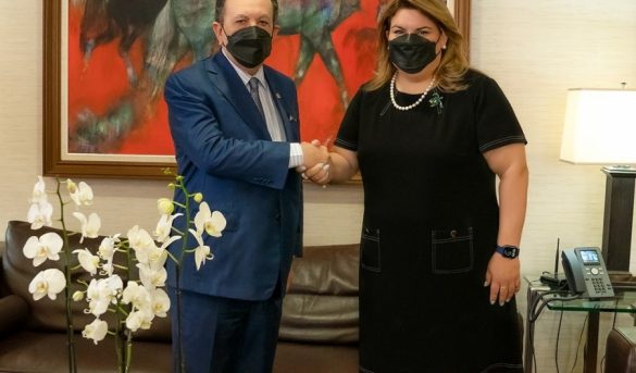 Gobernador del Banco Central de la R.Dominicana recibe congresista EEUU