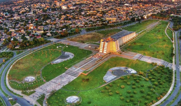 Hermosa vista del Faro a Colón, una de las principales atracciones turísticas de la ciudad de Sto. Dgo. junto a la Zona Colonial