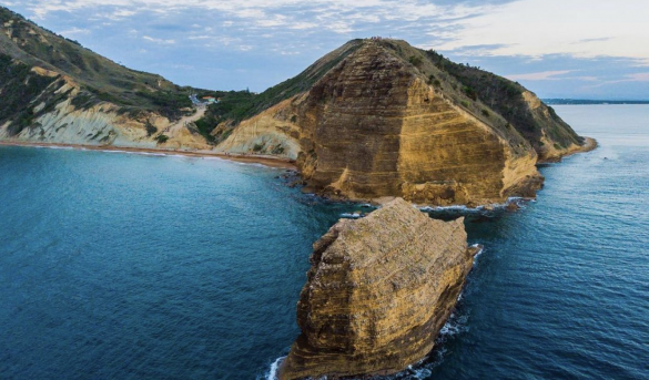 El Morro de Montecristi, costa norte de RD un monumento de la naturaleza