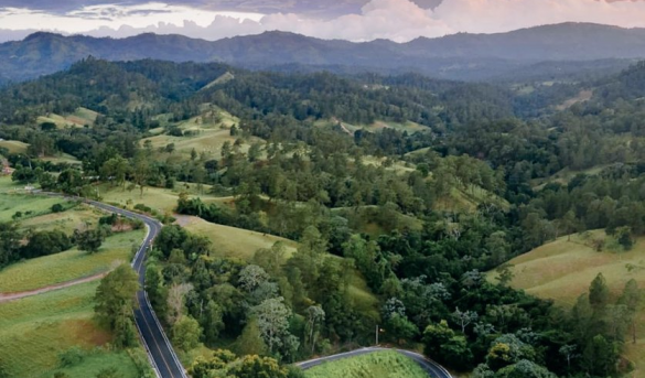 El punto y lugar ideal para el Ecoturismo en R.D. es Jarabacoa, la ciudad de la eterna primavera, la carretera por la cúspide de la montaña