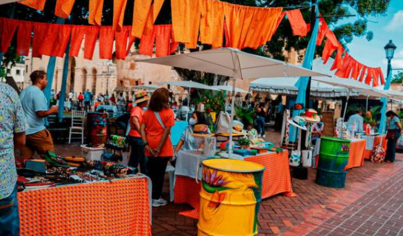 ADN inaugura mercado artesanal por el 523 aniversario de Santo Domingo