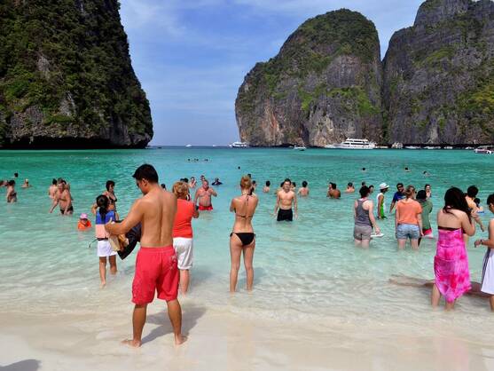 Tailandia prohíbe todas las cremas solares con químicos que dañen los corales