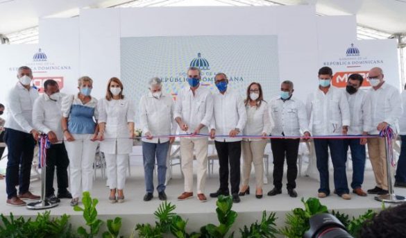 Presidente Abinader deja en servicio la carretera turística Gregorio Luperón