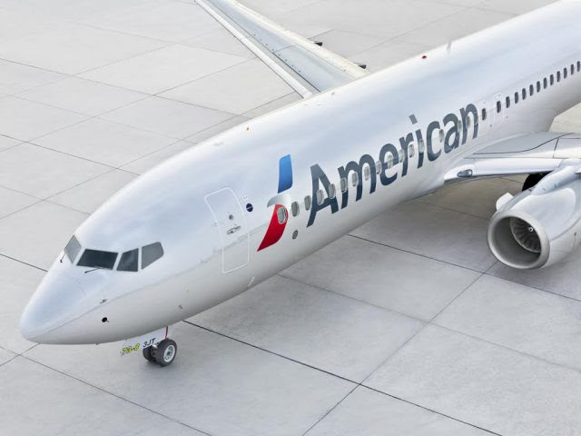 Después de varios incidentes, aerolínea American prohíbe alcohol en sus vuelos