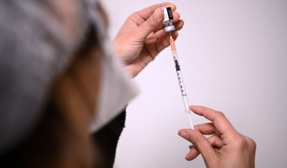 EEUU planea exigir la doble vacuna a los visitantes extranjeros