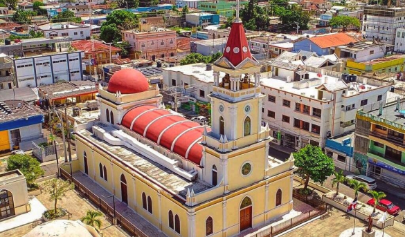 Mira que preciosidad de Iglesia, Salcedo, Provincia Hnas. Miraval, RD.