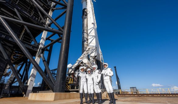 Turistas de SpaceX iniciaron crucero espacial