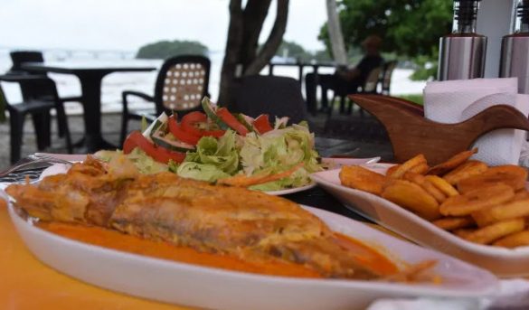 Pescado con coco, tradición con un sabor único de Samaná