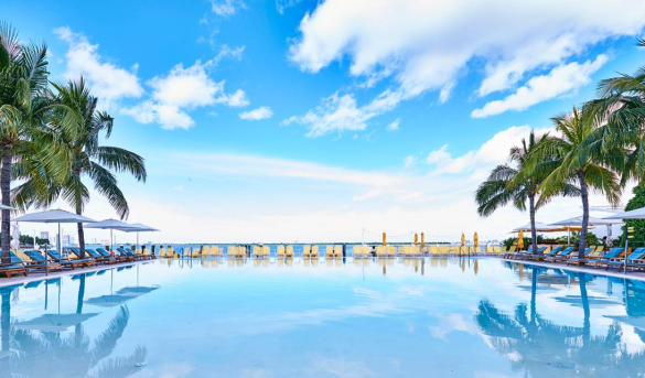 Este hotel solo para adultos en Miami Beach acaba de abrir un nuevo bar y restaurante