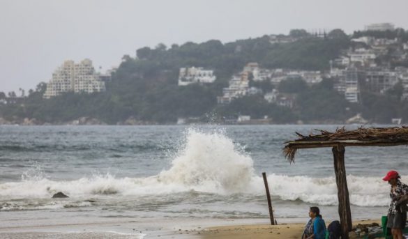 Continúa alerta para 12 provincias por lluvias provocadas por vaguada y onda tropical