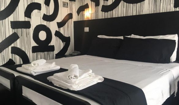 Un hotel ofrece alojamiento por un euro al día pero con una condición