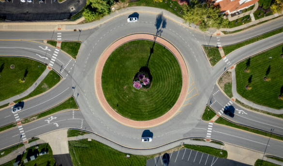 Carmel, Indiana, USA  tiene la mayor cantidad de rotondas del país