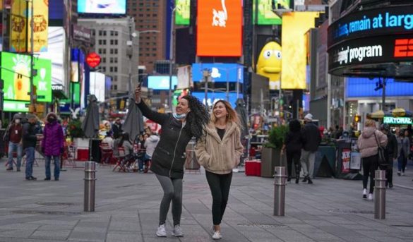 A medida que aumenta el turismo, Times Square espera recuperar el brillo