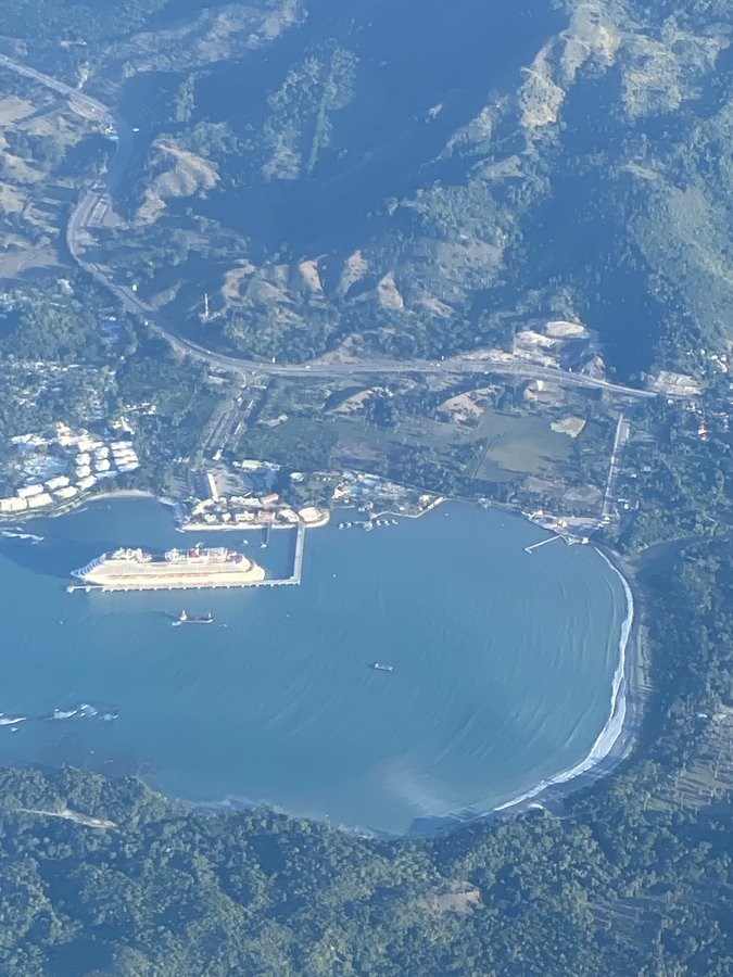 Vista Bahía de Maimón y la terminal de cruceros, Pto. Pta. RD.