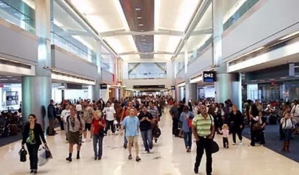 La demanda mundial de pasajeros sigue un 53 % por debajo de la prepandemia