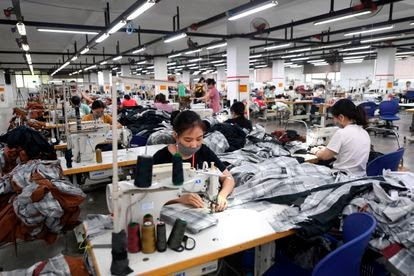 Vietnam reabre sus fábricas para abastecer la Navidad del mundo