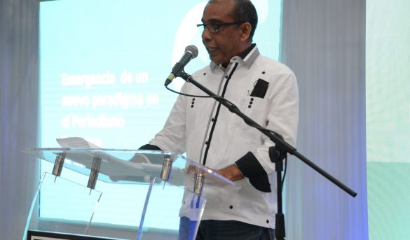 Adompretur ofrece conferencia “Emergencia de un nuevo paradigma en el periodismo turístico”