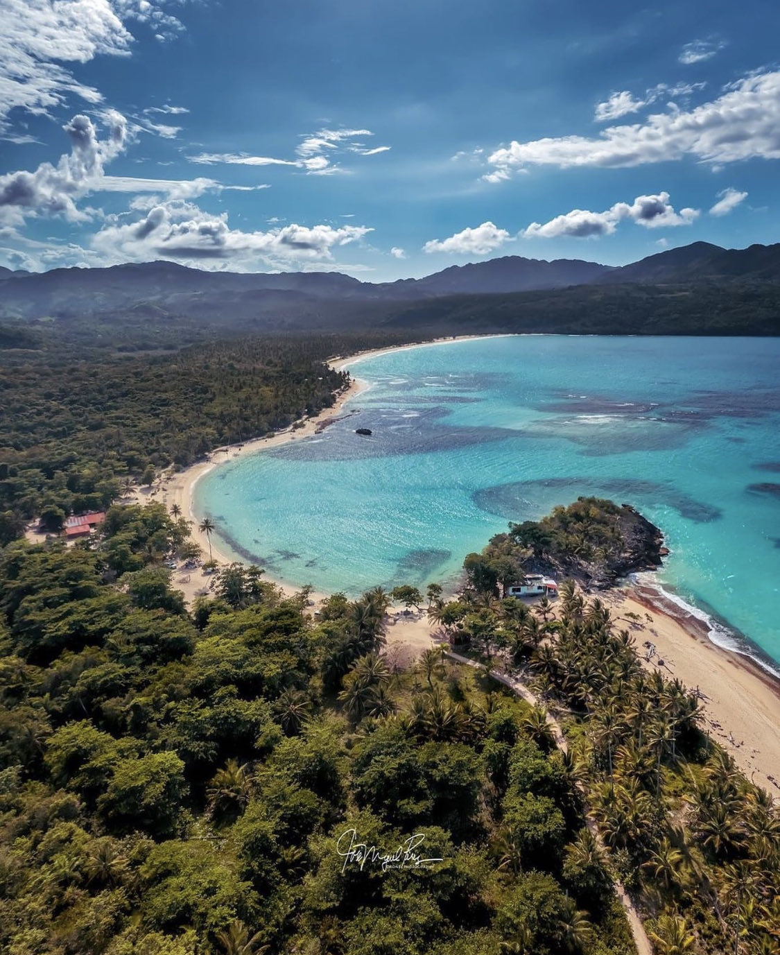 Playa Rincón en la provincia de Samaná, Costa norte de RD es considerada como una de las mejores playas del mundo
