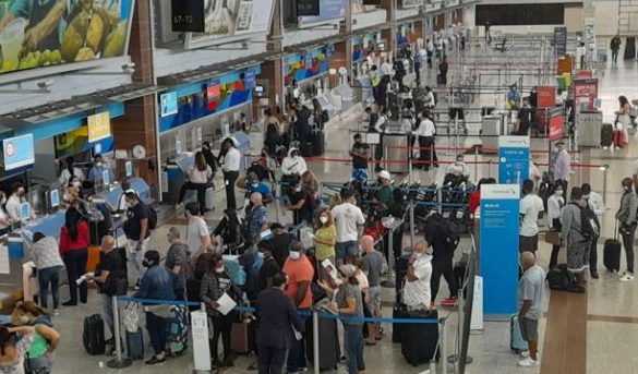 Pasajeros resultan afectados tras cancelación de vuelos