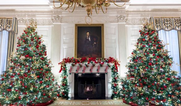 Todo son símbolos: cómo Jill Biden hace alta política con su decoración navideña de la Casa Blanca (y manda un recado a Melania Trump)