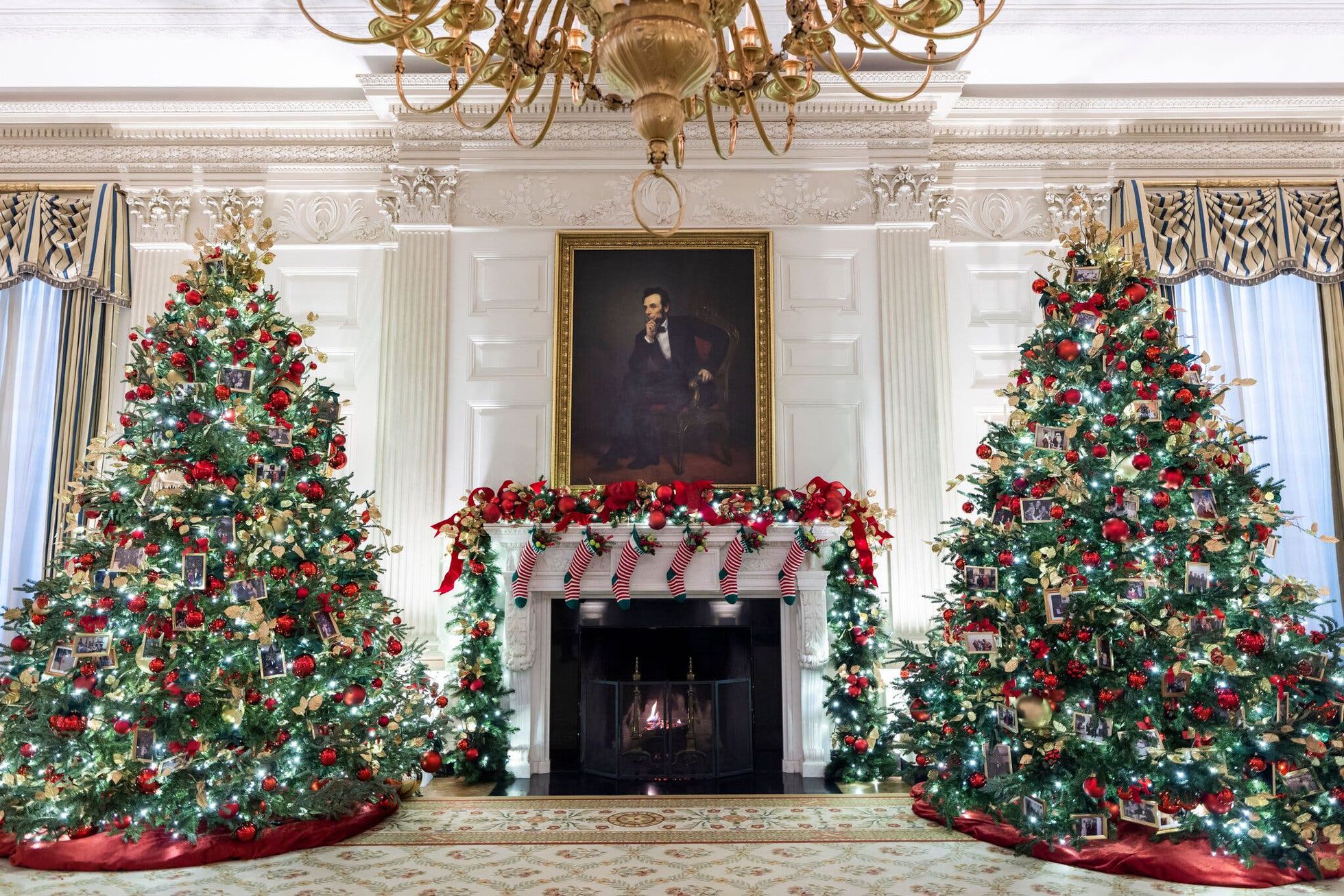 Todo son símbolos: cómo Jill Biden hace alta política con su decoración navideña de la Casa Blanca (y manda un recado a Melania Trump)