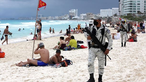 Un nuevo batallón de seguridad turística recorre playas del Caribe mexicano