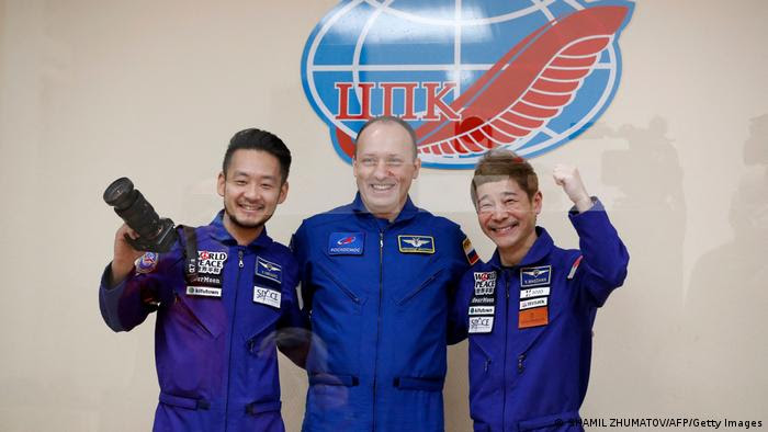 Turistas espaciales japoneses regresan a la Tierra tras 12 días en estación internacional