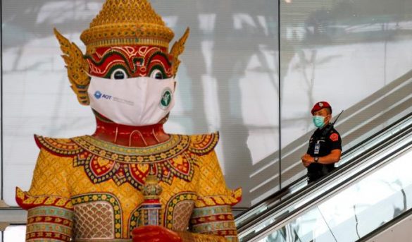 Las restricciones por ómicron sacuden a los aeropuertos mundiales