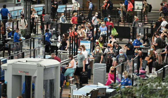A medida que se extiende la variante Omicron las aerolíneas  han cancelados miles de vuelos