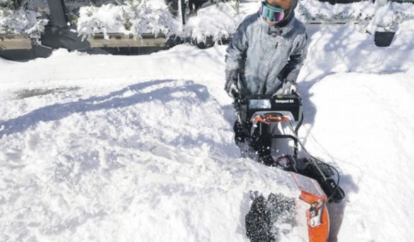 Tormenta deja nieve, frío, apagones y retraso vuelos